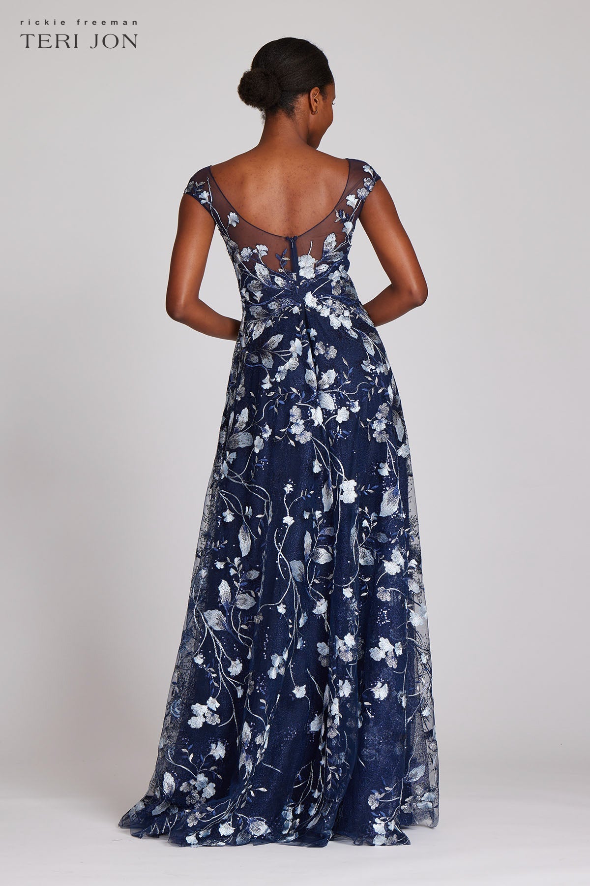 JOANNA | EMBROIDERED EVENING GOWN