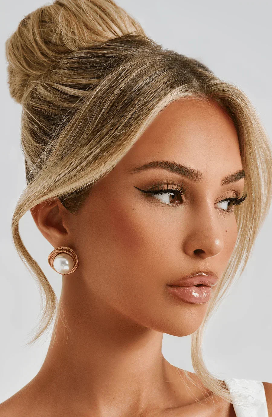 AERIN | PEARL CIRCLE STUD EARRINGS - Gold