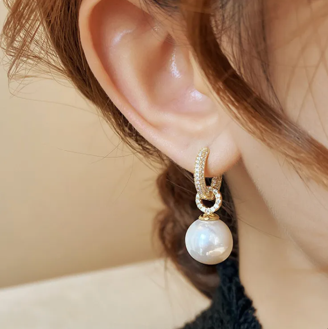 AISLINN | PEARL DROP HOOP EARRINGS - Gold