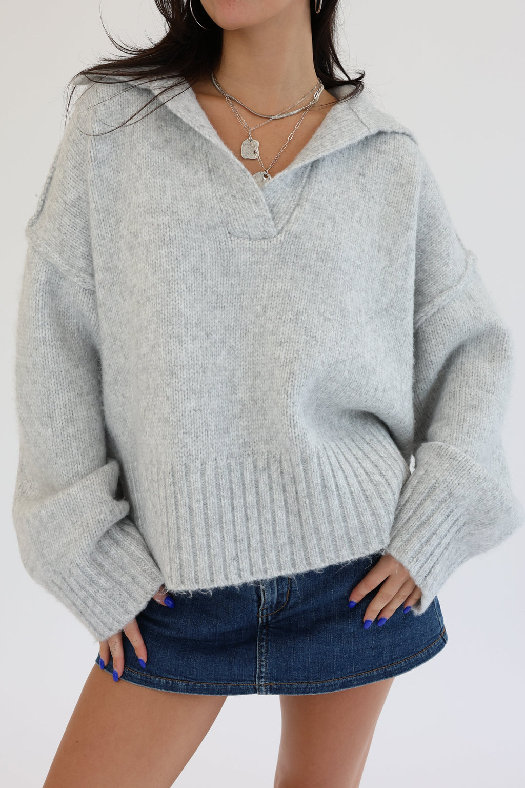 AMORETTE | V-NECK KNIT TOP