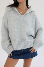 AMORETTE | V-NECK KNIT TOP