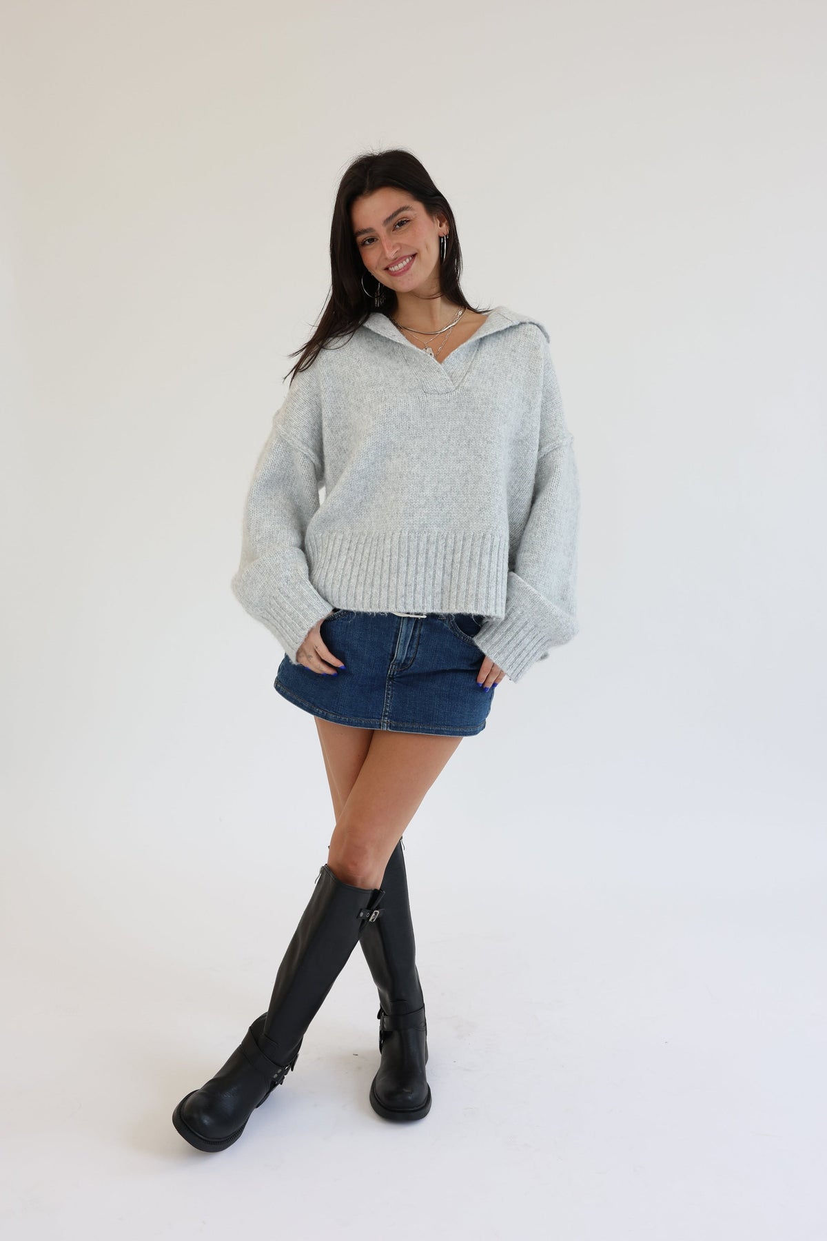 AMORETTE | V-NECK KNIT TOP