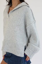 AMORETTE | V-NECK KNIT TOP