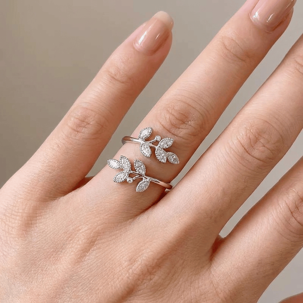 CAPRICE | LEAF WRAP RING - White