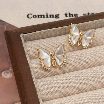 EMELINE | PEARL BUTTERFLY STUD EARRINGS - Gold