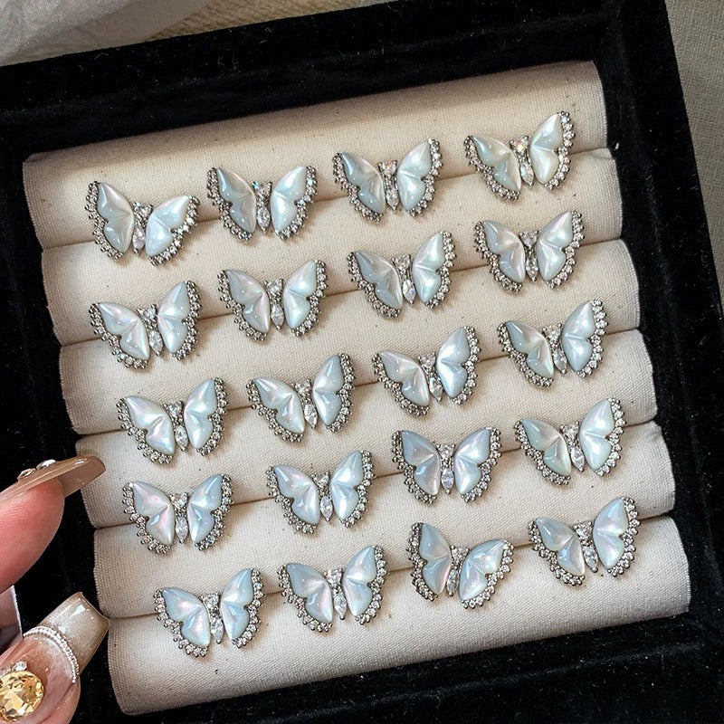 EMELINE | PEARL BUTTERFLY STUD EARRINGS - Silver