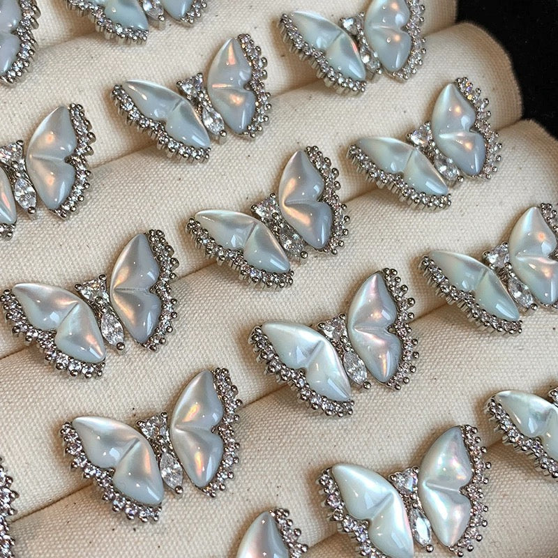 EMELINE | PEARL BUTTERFLY STUD EARRINGS - Silver