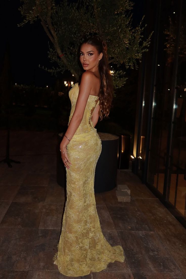 GWYN | STRAPLESS LACE MERMAID GOWN - Butter Yellow