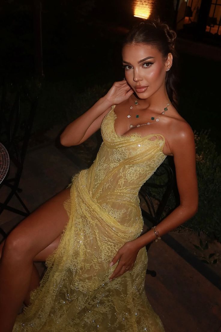 GWYN | STRAPLESS LACE MERMAID GOWN - Butter Yellow
