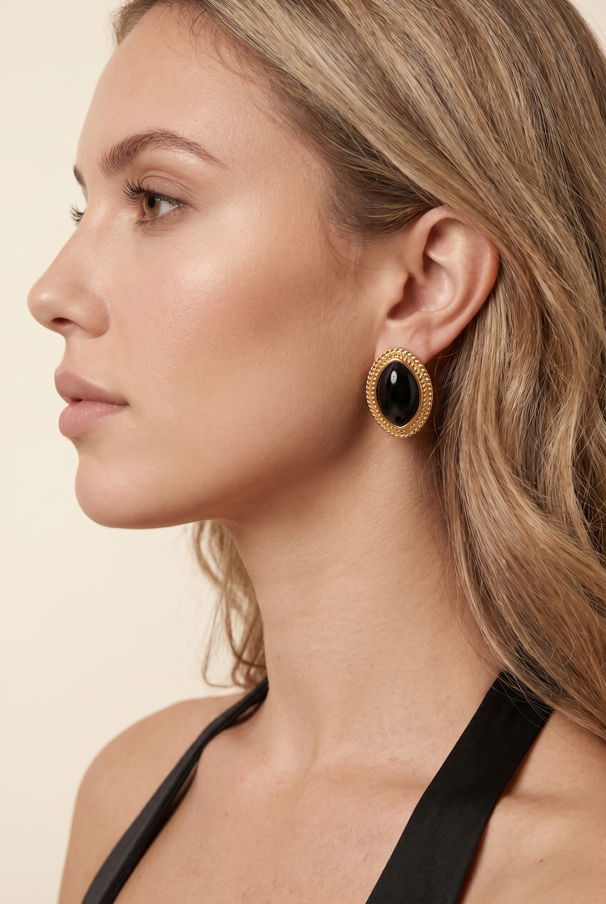 JESSAMY | TEXTURED OVAL STUD EARRINGS - Black