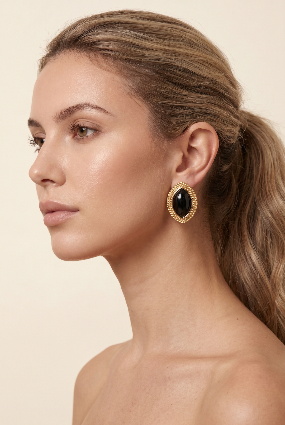 JESSAMY | TEXTURED OVAL STUD EARRINGS - Black