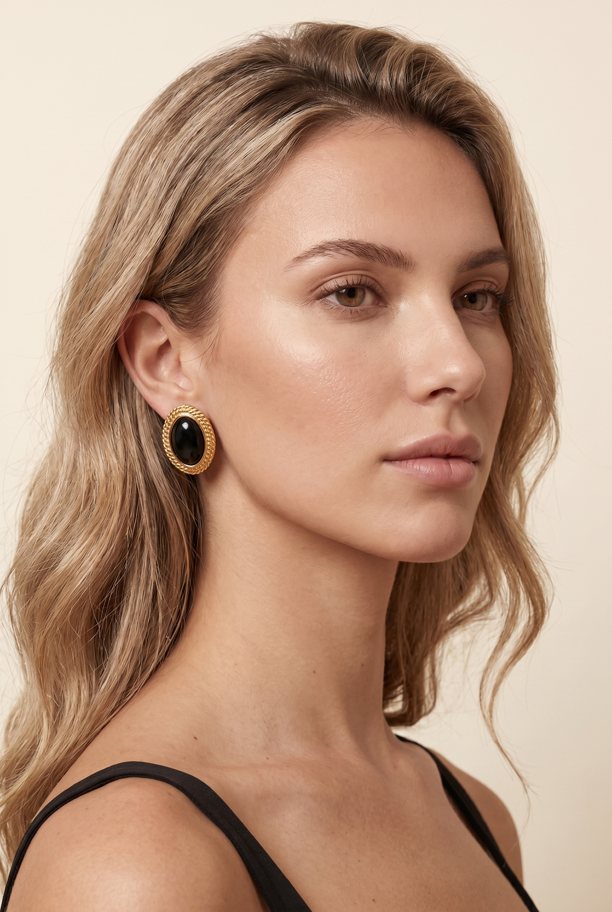 JESSAMY | TEXTURED OVAL STUD EARRINGS - Black