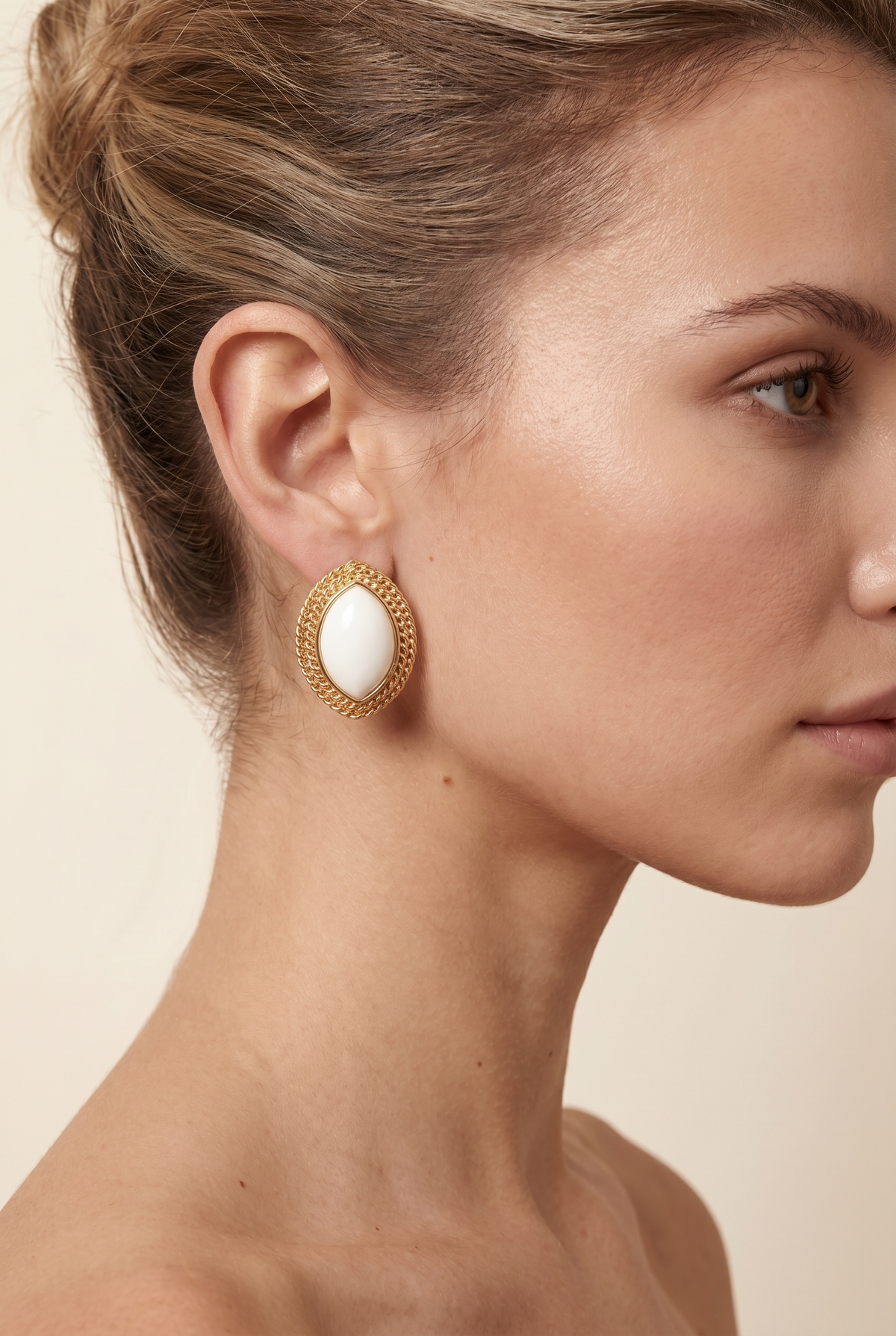 JESSAMY | TEXTURED OVAL STUD EARRINGS - Ivory