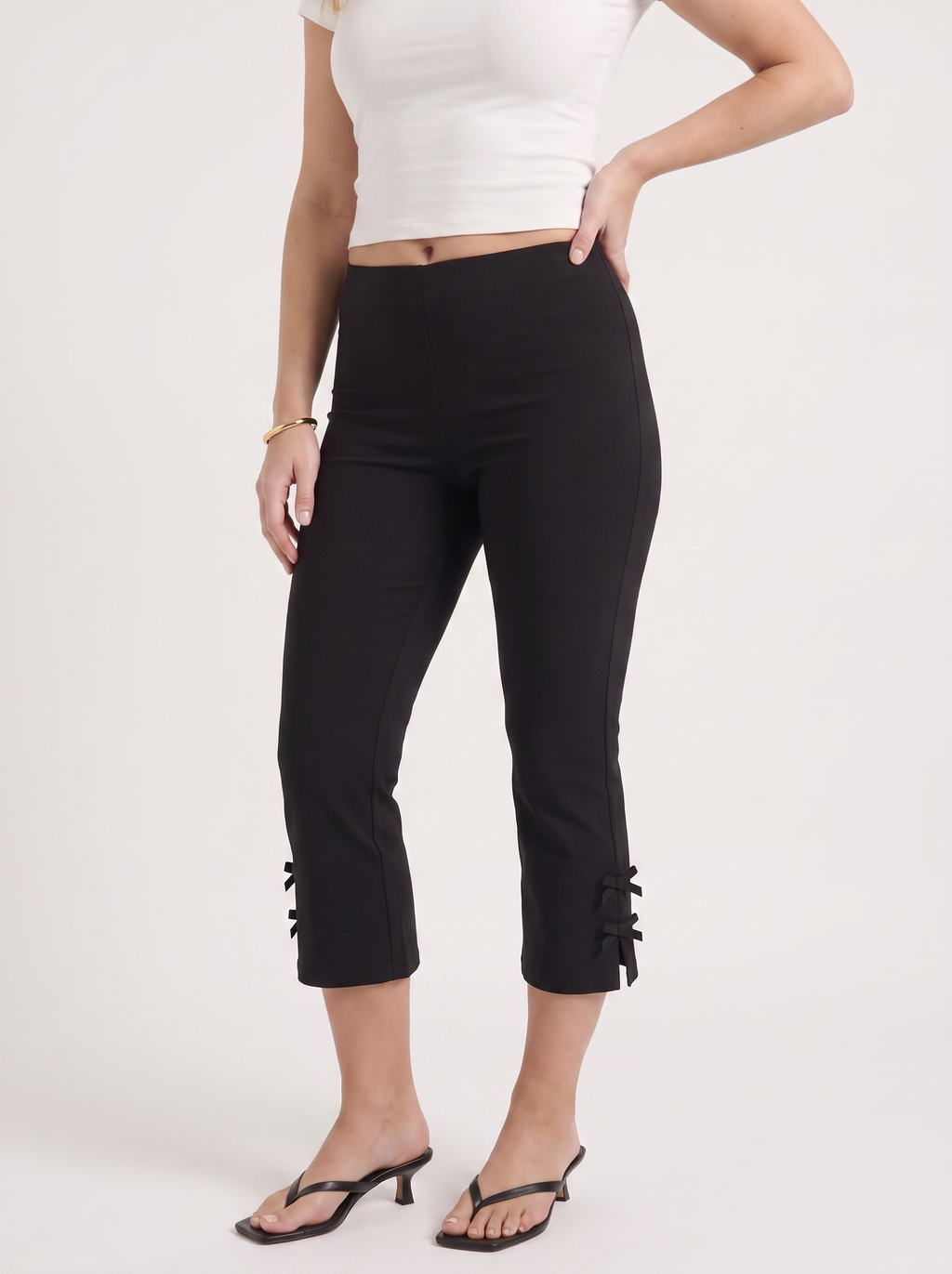 ROSARIO | BOW DETAIL CAPRI PANTS - Black