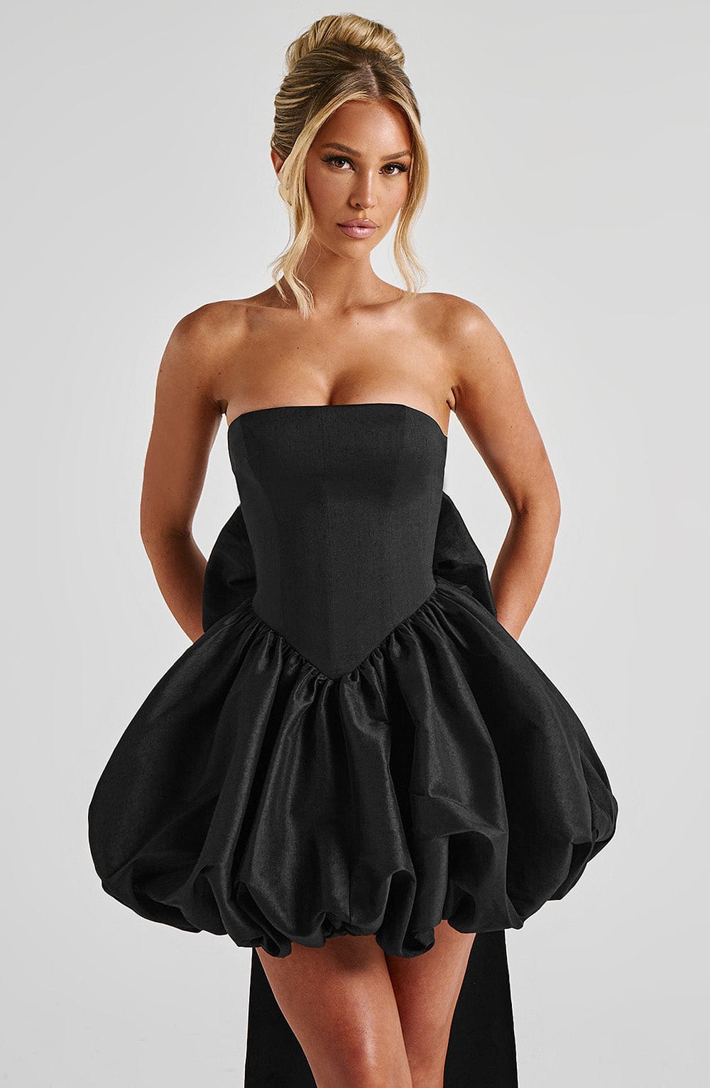 RYLA | STRAPLESS BOW BACK BUBBLE MINI DRESS - Black