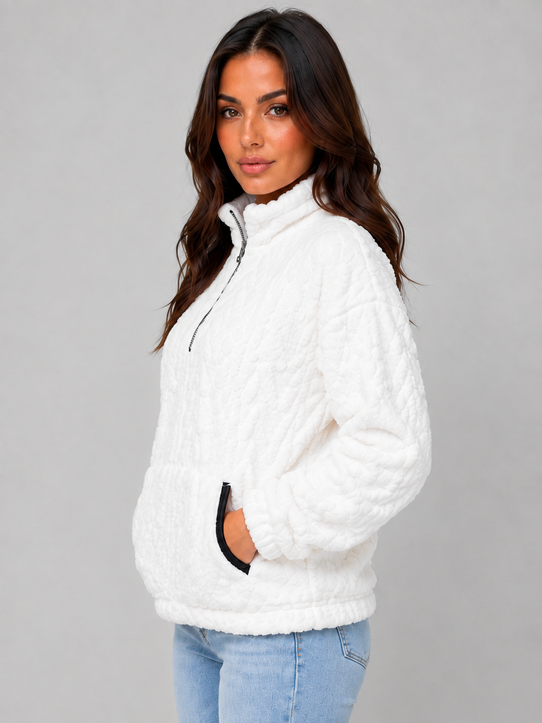 VIVICA | HIGH NECK PLUSH HALF-ZIP PULLOVER - White